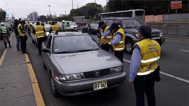 ​Intervienen taxis colectivos en avenida Javier Prado (VIDEOS)