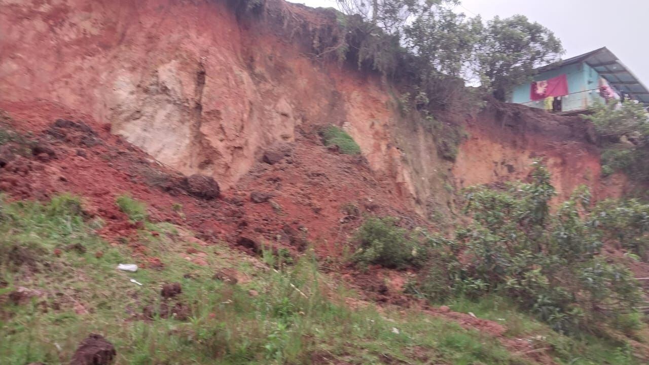 Lluvias continúan golpeando al distrito de Chilia. Pobladores también rescataron a otra persona que quedó atrapada.