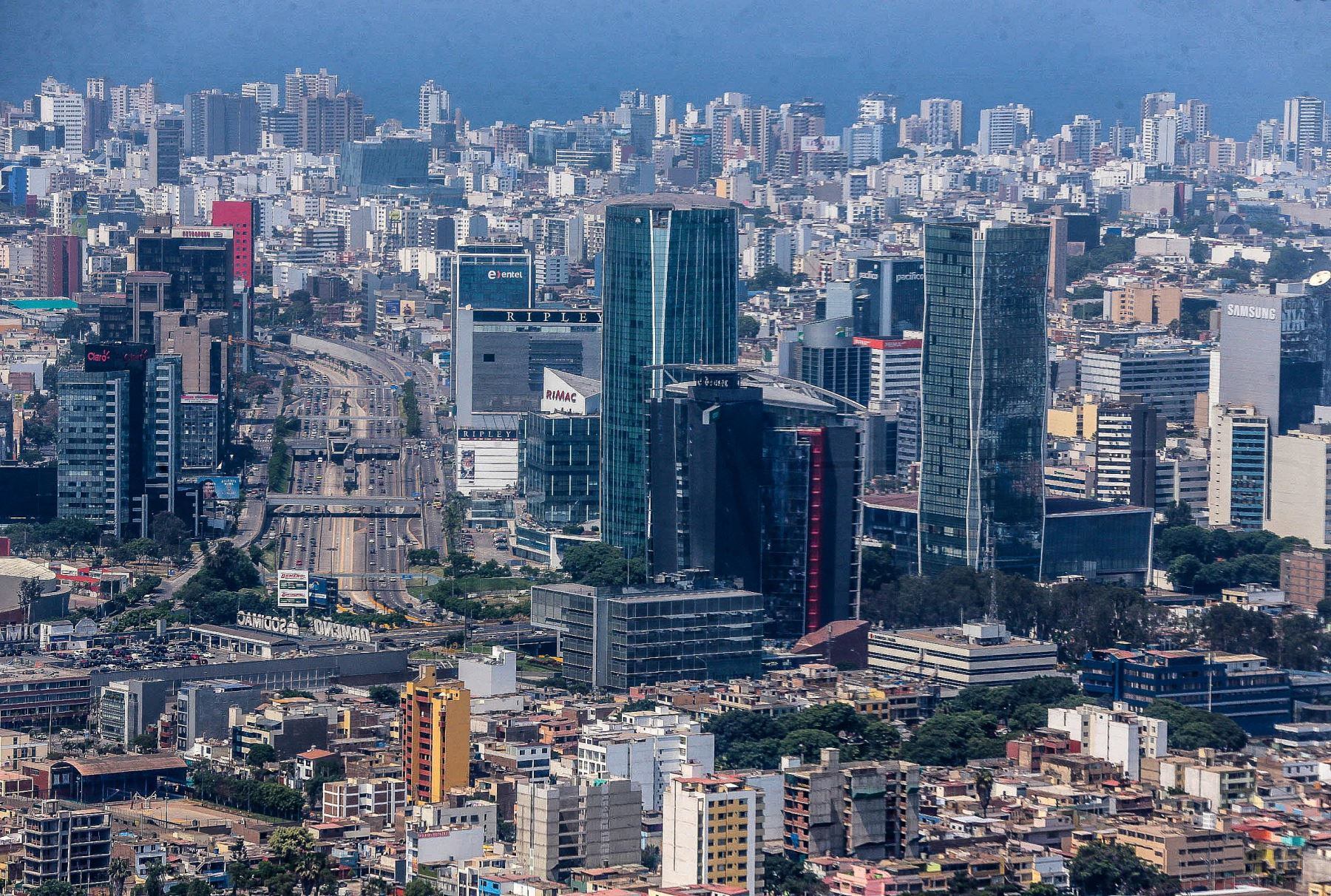 Calificación de S&P Global preocupa al ministro de Economía.