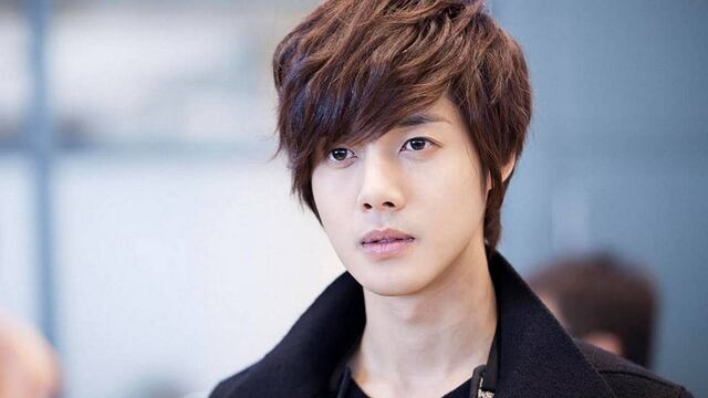 ​K-pop: cantante Kim Hyun Joong llegó a Lima y fans se emocionan en aeropuerto (VIDEOS)