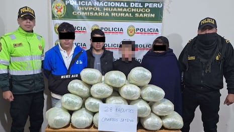 La Libertad: Detienen a tres adultos y un menor con 28 paquetes de marihuana