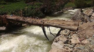 Junín: Puente rústico se convierte en una trampa mortal ante incremento de caudal 