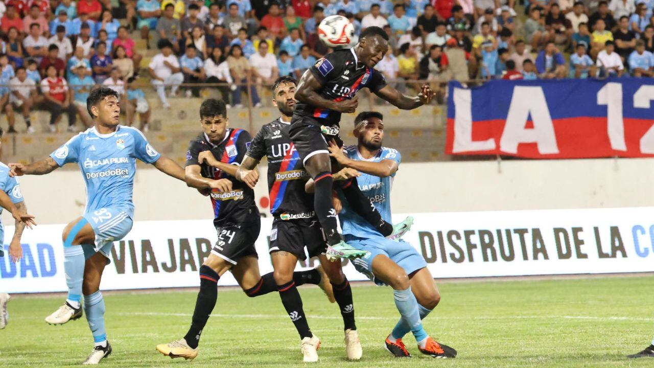 Los tricolores no pudieron frenar al cuadro rimense. (Foto: CAM)