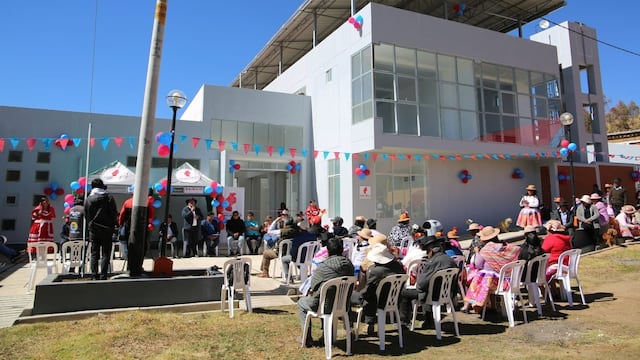 Luego de nueve años entregan obra parcial en centro de salud de Pazos - Huancavelica