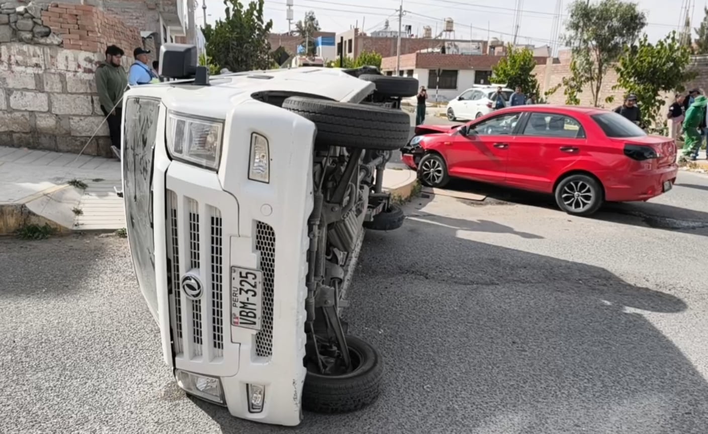 Choque de vehículos deja un herido en Arequipa