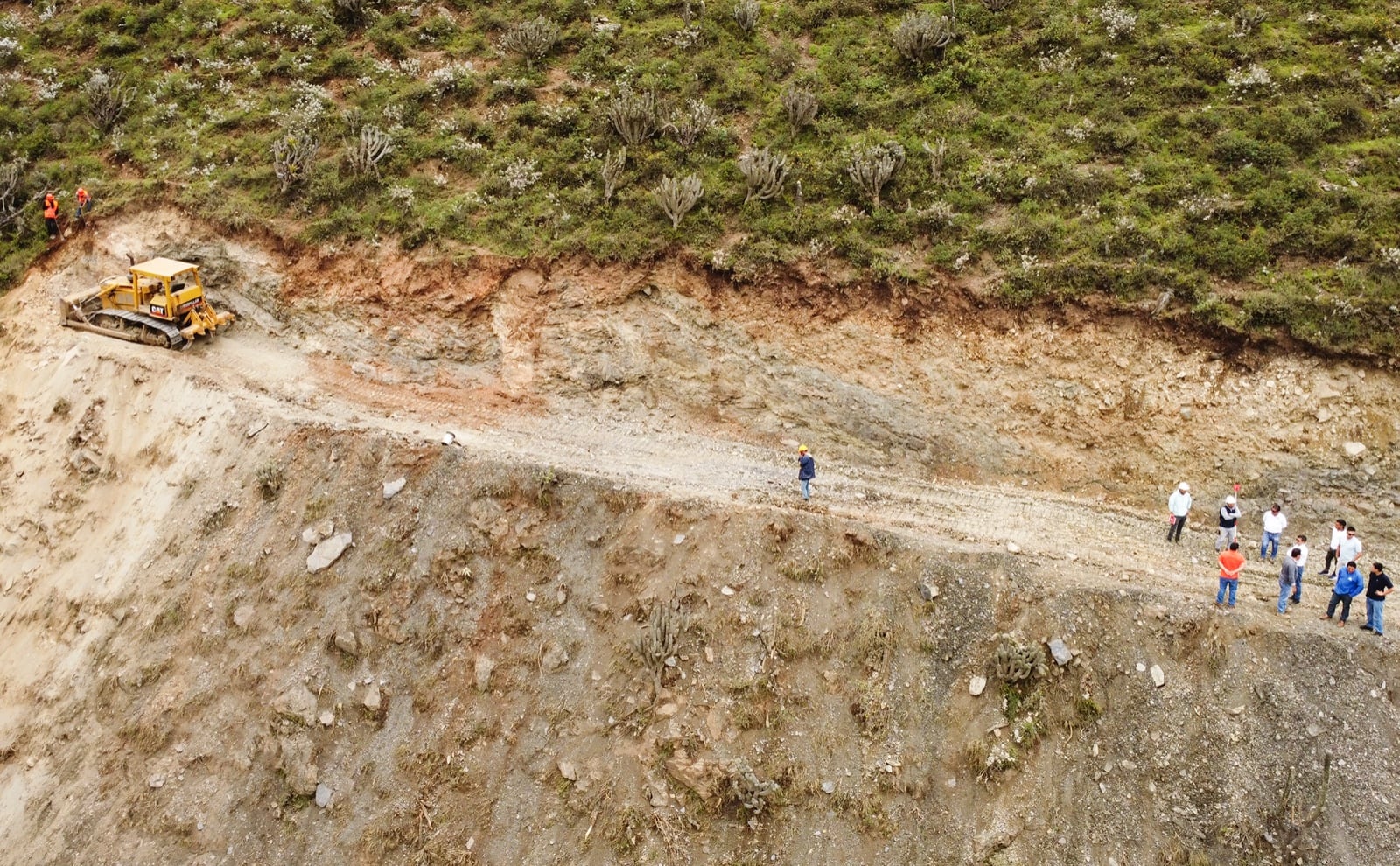 Avanzan los trabajos en la construcción de la trocha carrozable Portachuelo de Calangla -Tallapampa