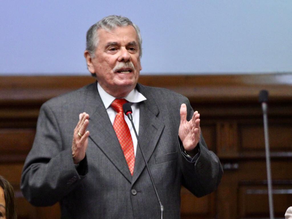 Fernando Rospigliosi. La comisión de Constitución que preside aprobó ayer importantes propuestas para modificar el cronograma electoral y agilizar el proceso electoral del 2026. (Foto: Congreso)