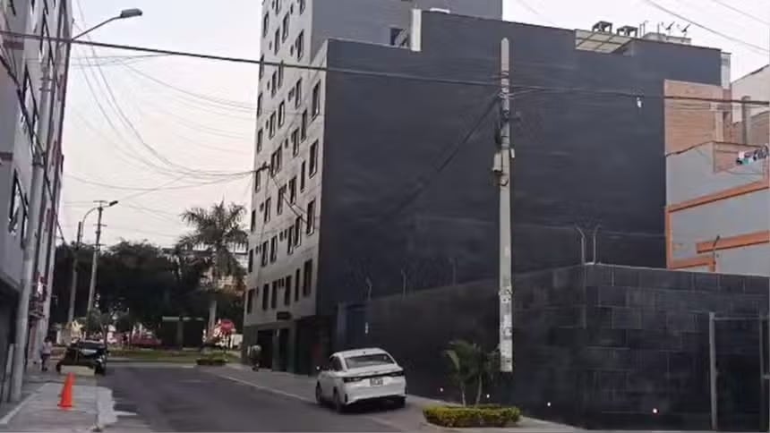 Callao: disparan más de 10 veces contra el frontis de hotel y vecinos denuncian que es el segundo atentado. Foto: Difusión.