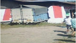 Aucayacu: vehículo de carga se empotra en local de fería