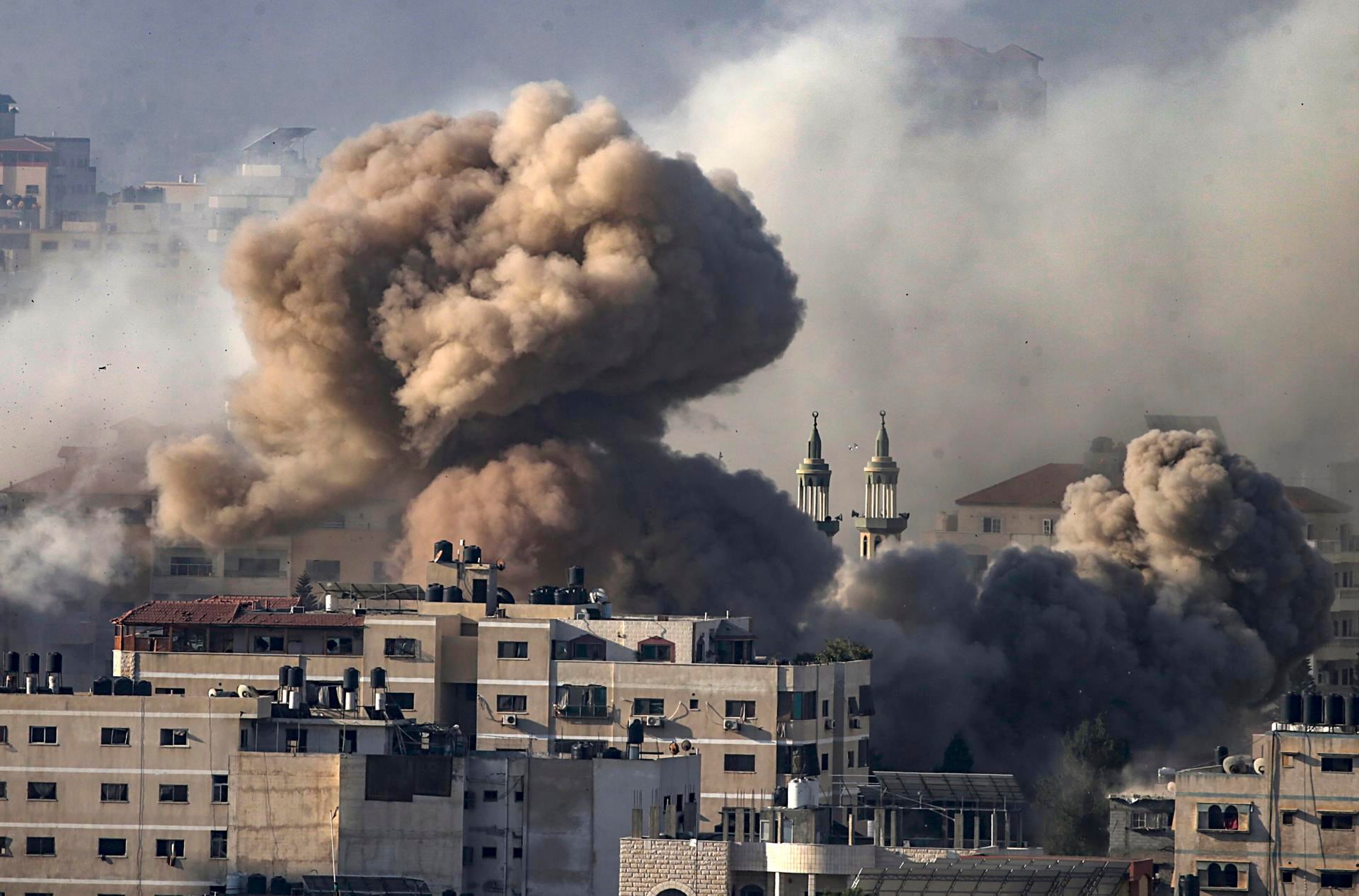 En represalia por el ataque de Hamás, Israel realiza bombardeos de represalia sobre Gaza. (EFE/EPA/MOHAMMED SABLE)