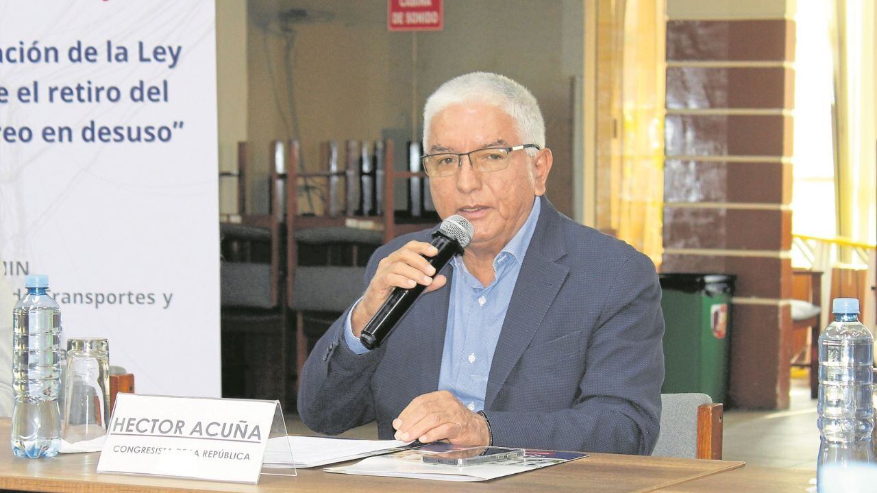 Congresista cuestiona que altas autoridades lleguen a la ciudad para participar en reuniones privadas y no haya amplias convocatorias.