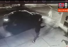 Delincuentes en camioneta de alta gama asaltan a ocupantes de auto en San Isidro