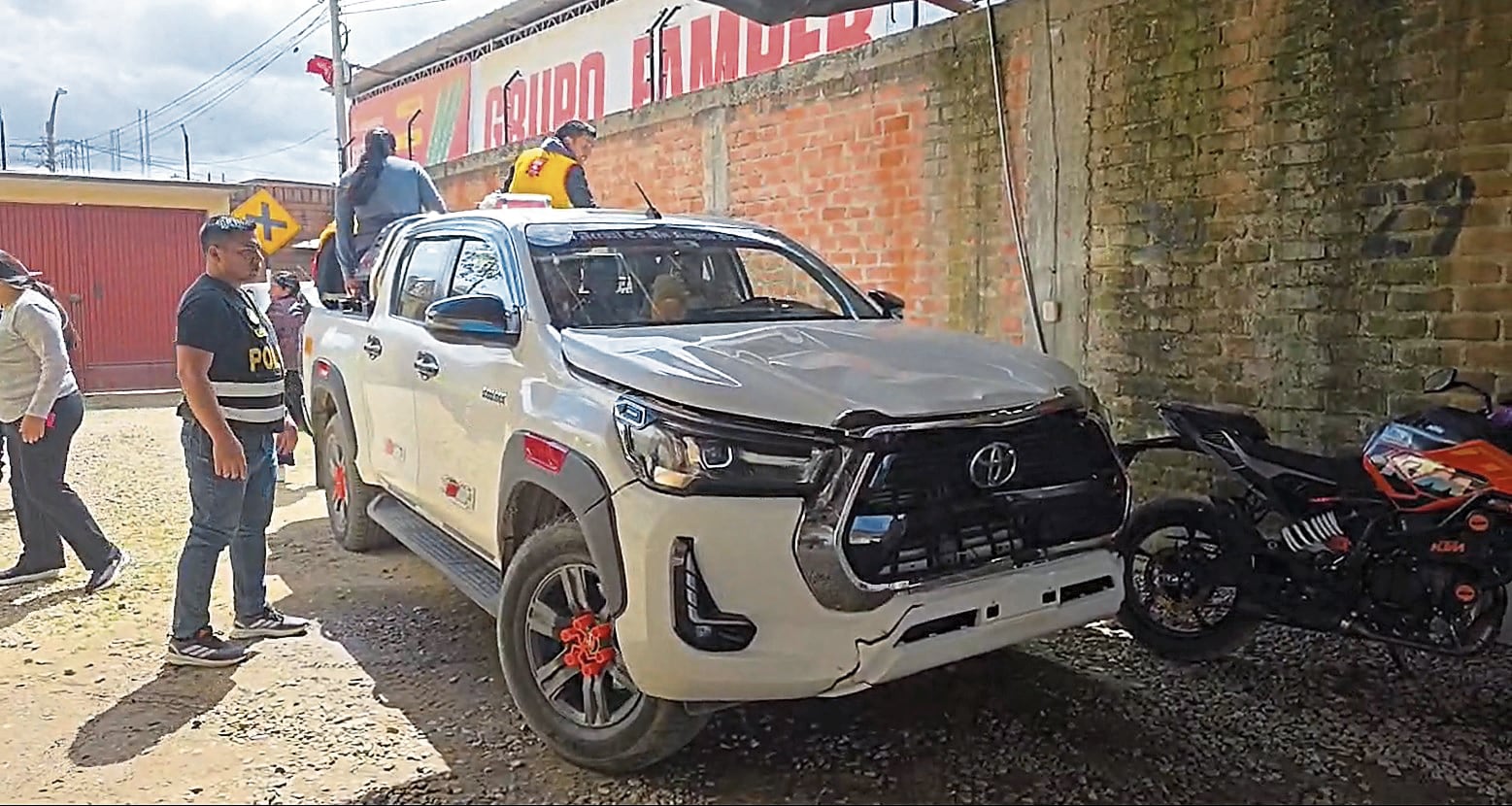 La camioneta estaba escondida en una vivienda del distrito de Huamachuco. Familiares de ambas víctimas exigen justicia.