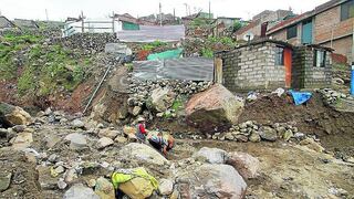 Defensa Civil pide retiro de 14 familias de la torrentera Pichu Pichu en Paucarpata