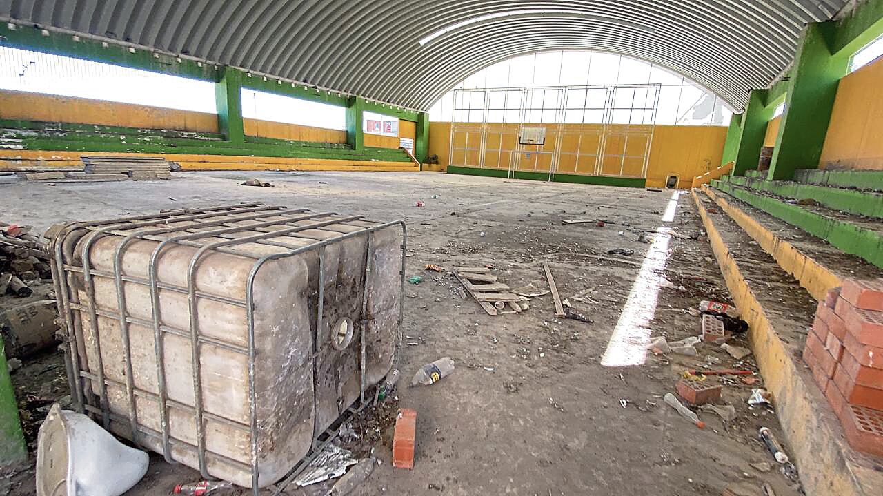 Complejo deportivo Eduardo Piniella descuidado en Paucarpata. (Foto: GEC)
