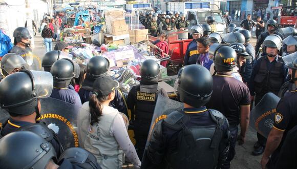 Personal de Seguridad Ciudadana con apoyo de la Policía Nacional intervinieron desde la cuadra 1 hasta la 4 de la avenida María Eguren.