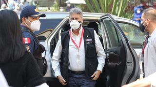 Presidente Francisco Sagasti llegó a Arequipa para entregar equipos y población pide que atienda sus demandas en Salud