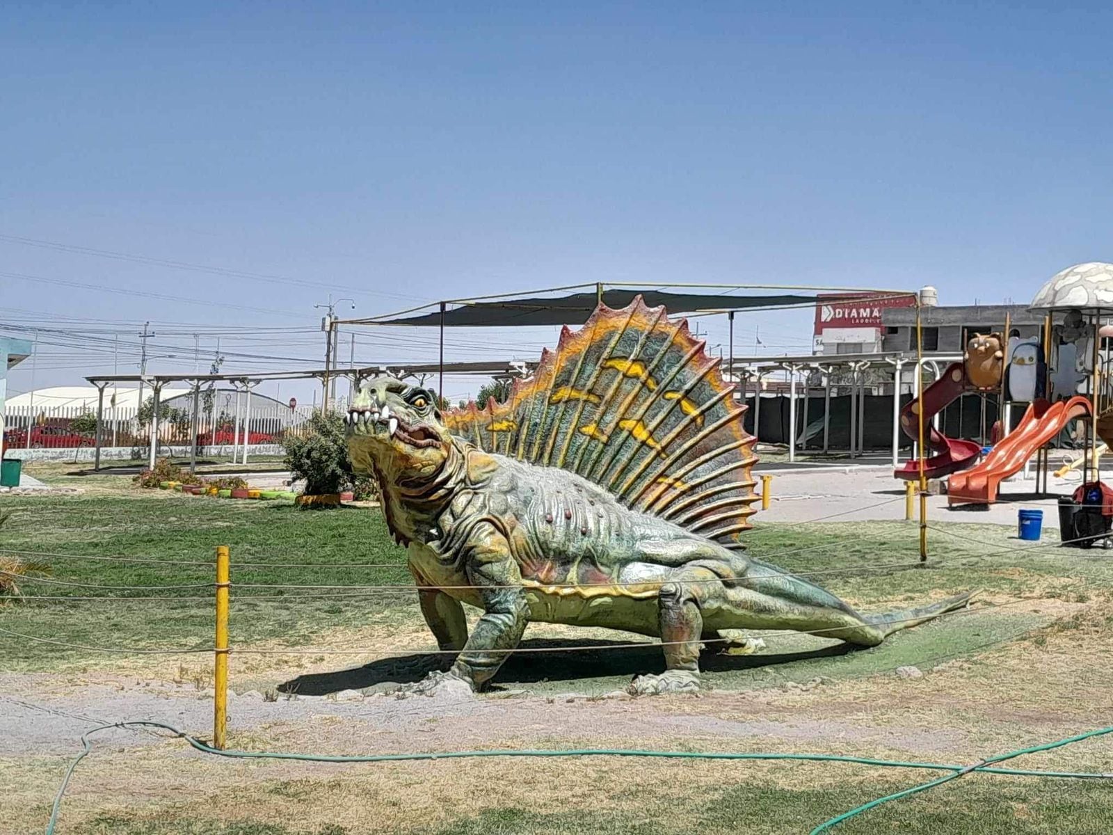 En el espacio existen figuras de dinosaurios y diferentes juegos (Foto: Soledad Morales)