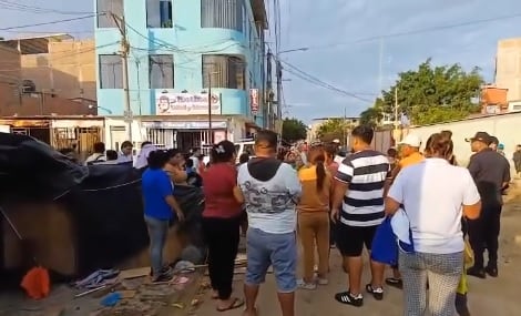 Informales realizaron protesta contra la gestión de Elber Requejo.