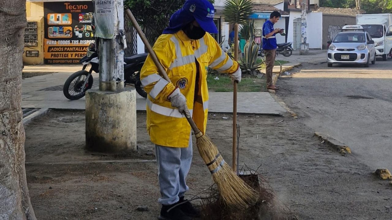 Realizan labores de barrido y desarenado.