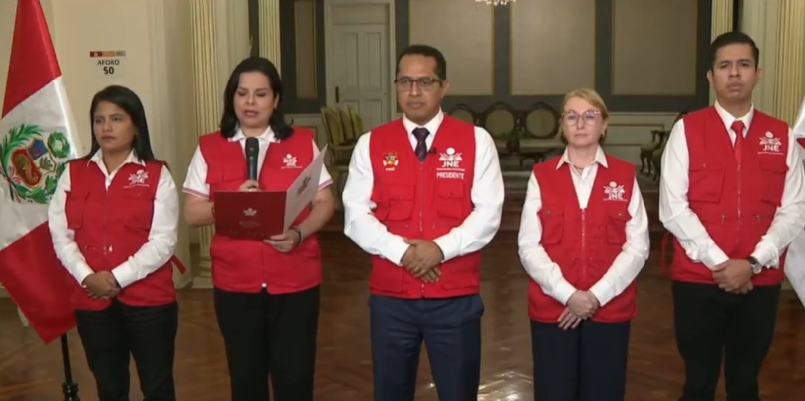 La secretaria general del JNE, Yessica Clavijo, anunció medidas excepcionales tras retrasos en la llegada del material electoral en Lima Metropolitana y dos circunscripciones del extranjero. (Captura de imagen del JNE)