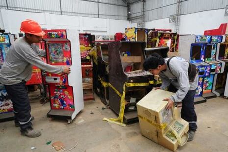 Mincetur: Destruyen 557 máquinas tragamonedas en nueve regiones del país