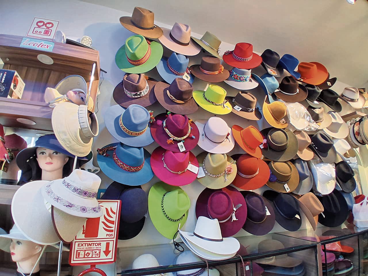 También los puedes encontrar en varios colores en Leotex Sombreros, Arequipa. (Foto: Flor Barrios/@photo.gec)