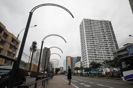 Magdalena: Camión impactó contra puente de la avenida Brasil y dejó dos heridos