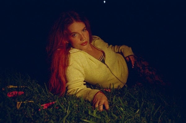 La cantautora peruana, nominada cuatro veces al Latin GRAMMY, inicia una nueva etapa musical centrada en el amor propio y el crecimiento personal.