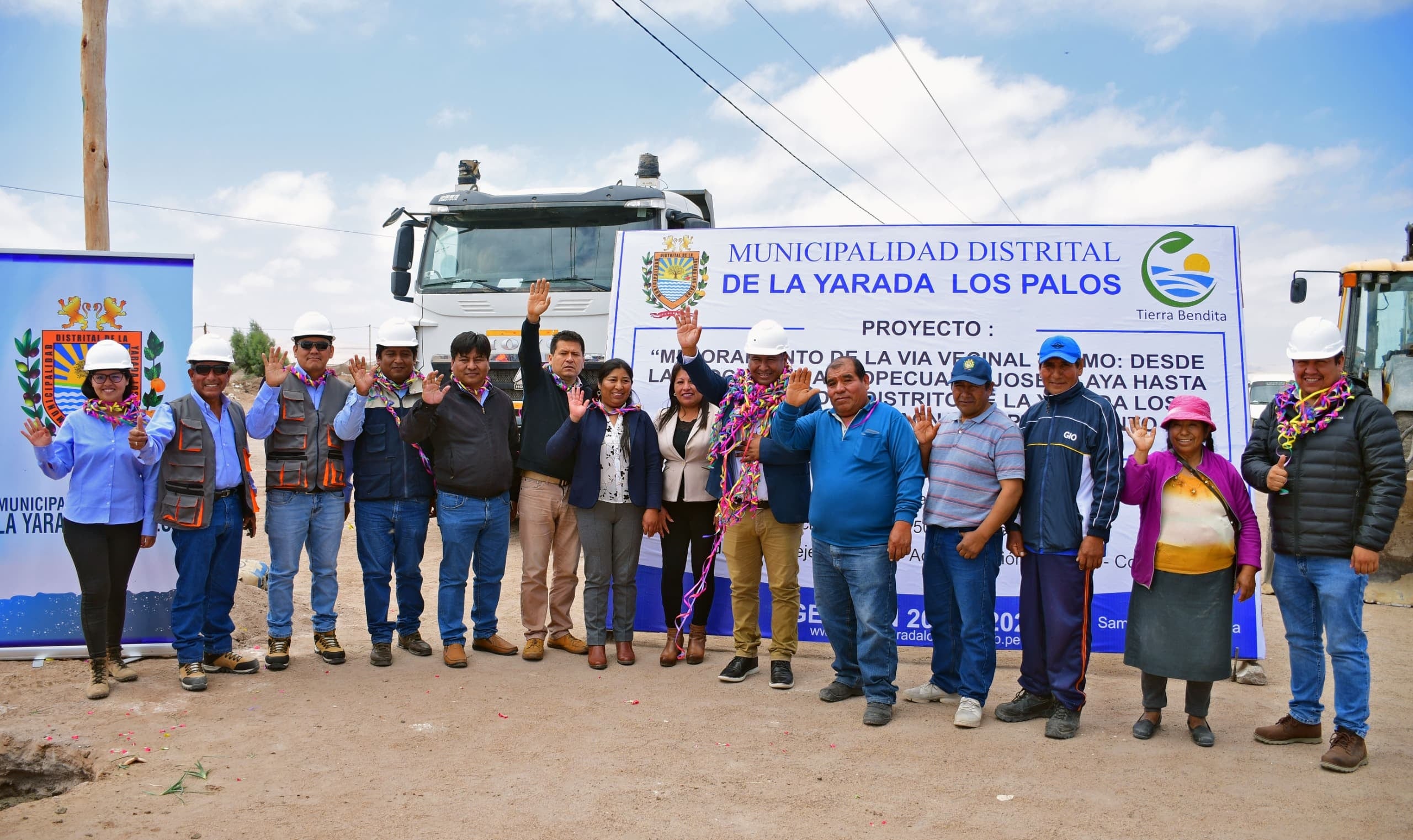 Autoridades de la comuna y pobladores del distrito La Yarada colocaron la primera piedra de obra de 6 millones 938 mil soles. (Foto: Difusión)