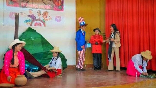 Alumnas ayabaquinas de la I.E. Señor Cautivo se presentan en Juegos Florales Escolares
