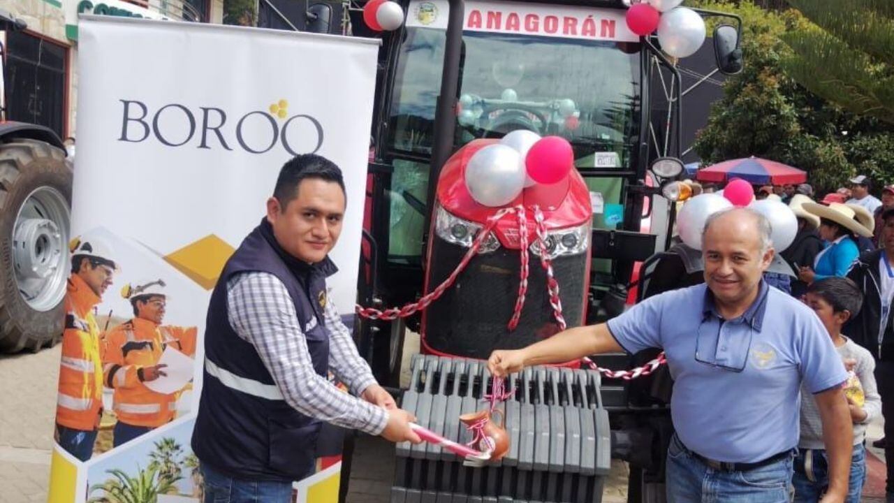 Se realizó la bendición de cinco tractores agrícolas para impulsar la agricultura en todo el distrito de Sanagorán.