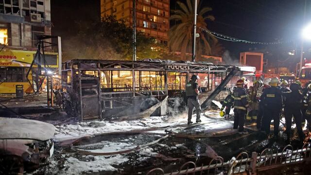 Hamás dispara decenas de cohetes hacia Tel Aviv en escalada con Israel 