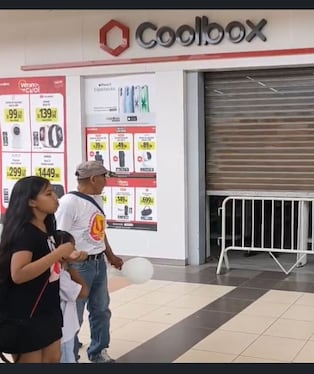 Delincuentes roban en tienda Coolbox del centro comercial Parque Pisco