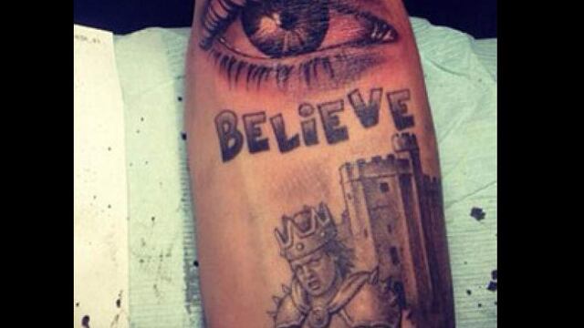 Justin Bieber se tatuó un ojo en honor a su madre