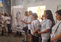 Trujillo: Familiares de vigilante realizan plantón en exteriores de vivienda de Maricsa Alfaro para pedir justicia (VIDEO)