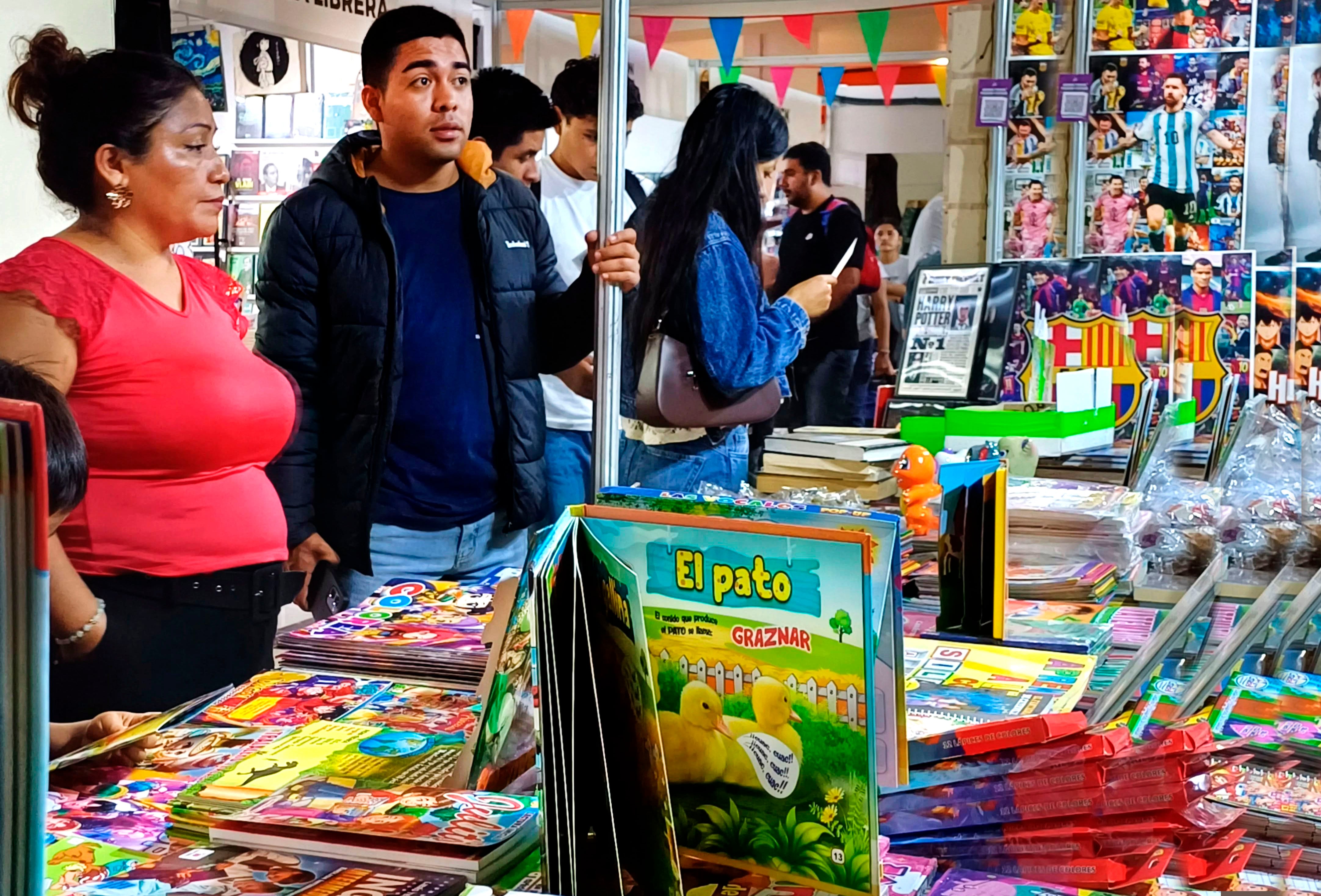 Lectura para todos los gustos en el boulevard Mall plaza en Castilla.