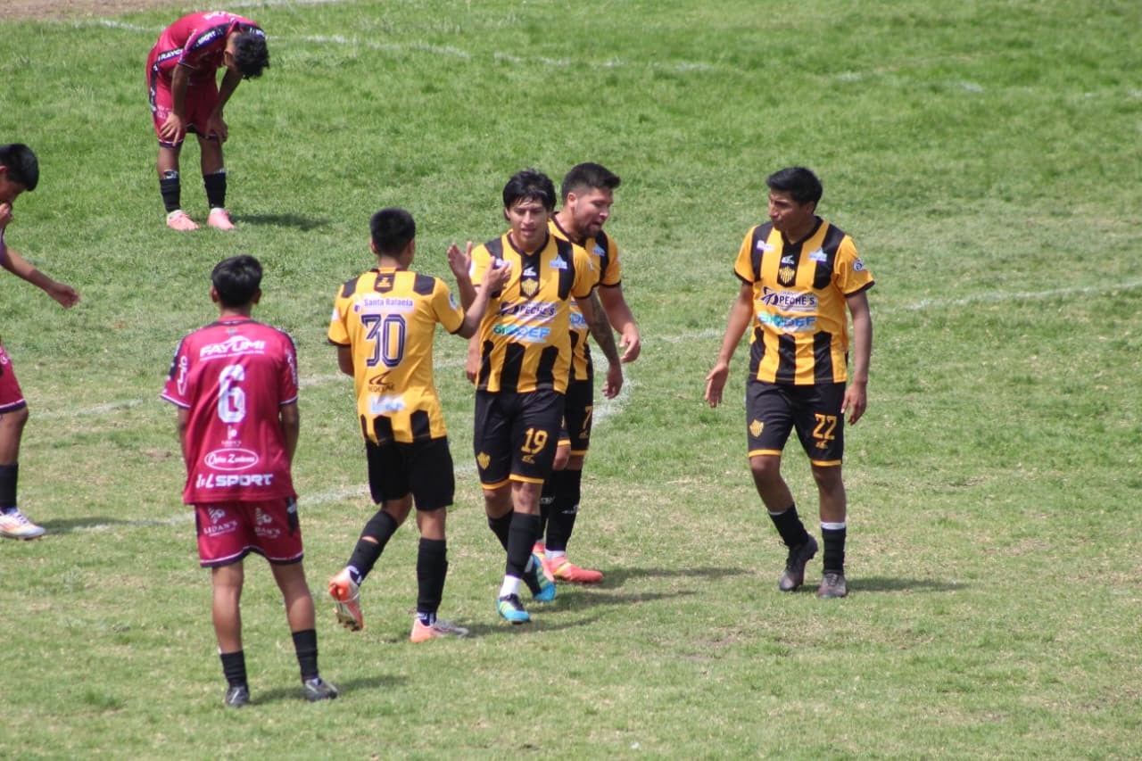 FBC Aurora goleó 6 a 0 al Arequipa FBC por la octava fecha del torneo del Cercado. (Foto: Álvaro Figueroa/@photo.gec)