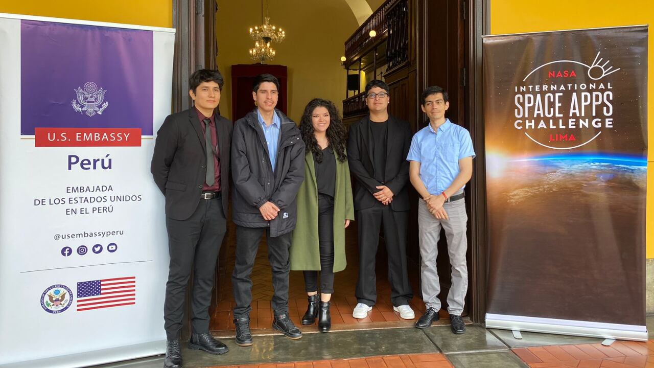 El equipo de jóvenes, integrado en su mayoría por egresados de la Escuela de Educación Superior Cibertec, obtuvo el primer lugar con el proyecto de una agencia dedicada al turismo espacial.