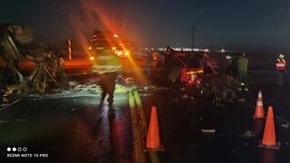 Arequipa: Tren parte en dos a una cisterna que se atravesó y chofer se salva de morir