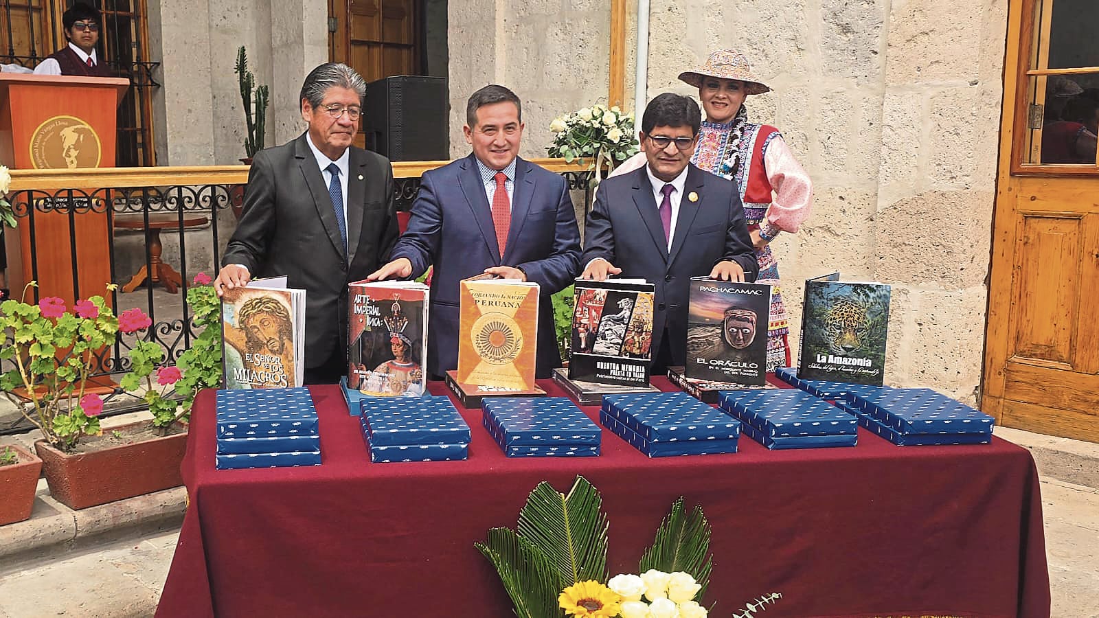 Autoridades de Arequipa realizaron ceremonia por los 90 años de natalicio de Mario Vargas Llosa. Foto: GEC.