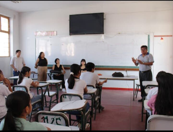 Con los alumnos del Club de Periodismo Escolar Miguel Cortés de Castilla.