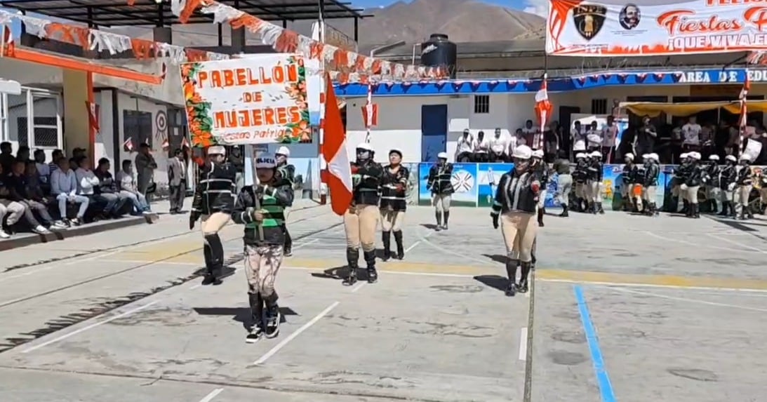 Desfile por Fiestas Patrias en el penal demuestra que el pundonor está en todos los rincones