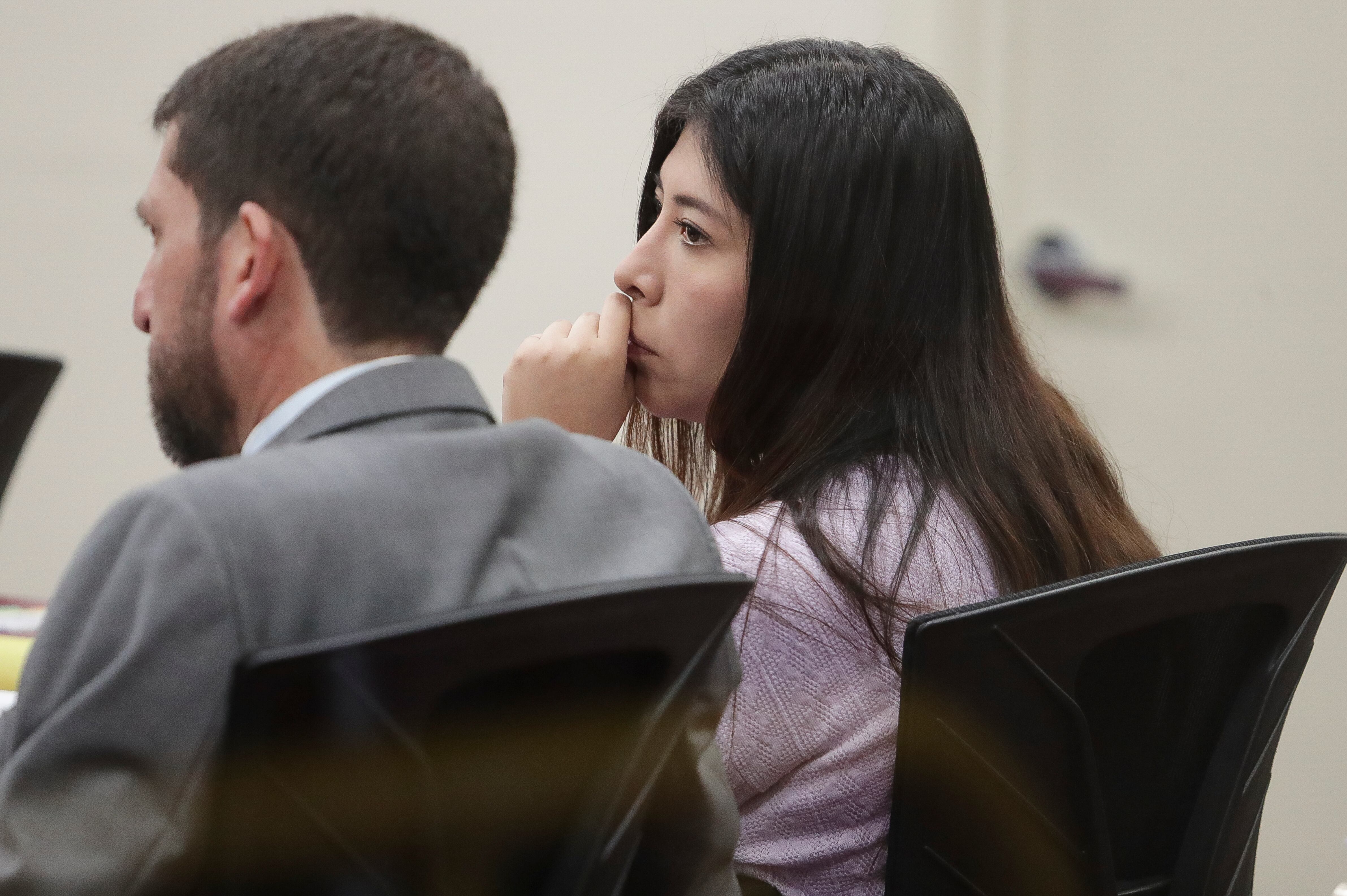 Betssy Chávez, junto a su abogado Raúl Noblecilla, durante la novena audiencia del juicio por el golpe de estado. Foto: GEC / Julio Reaño