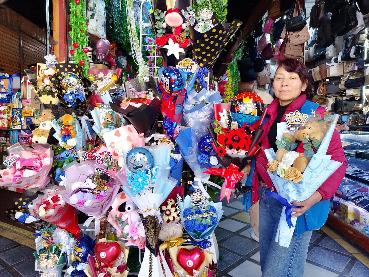 Regalos por el Día del Padre en el centro comercial La Barraca. (Foto: Flor Barrios/@photo.gec)