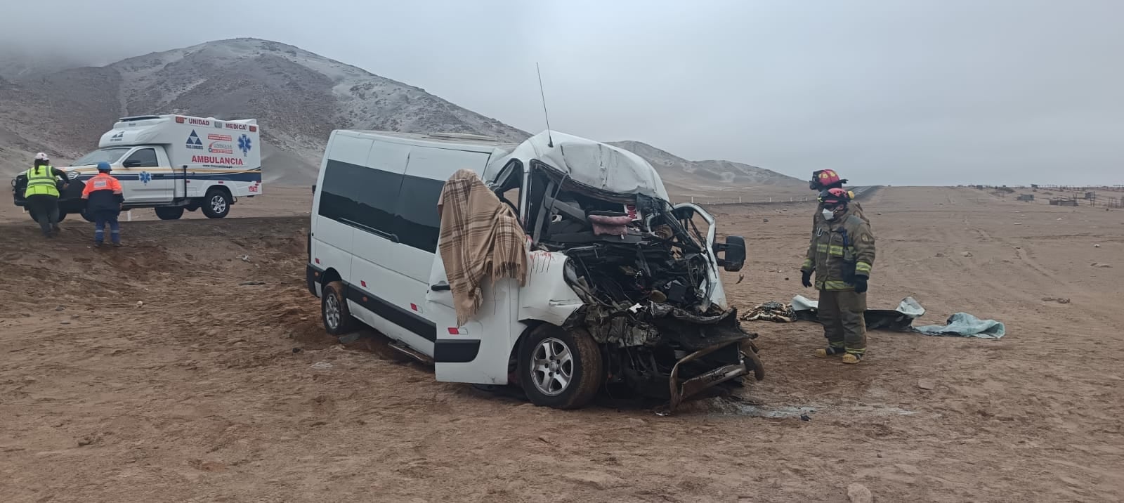 Minivan llevó la peor parte en el accidente. Foto: difusión.