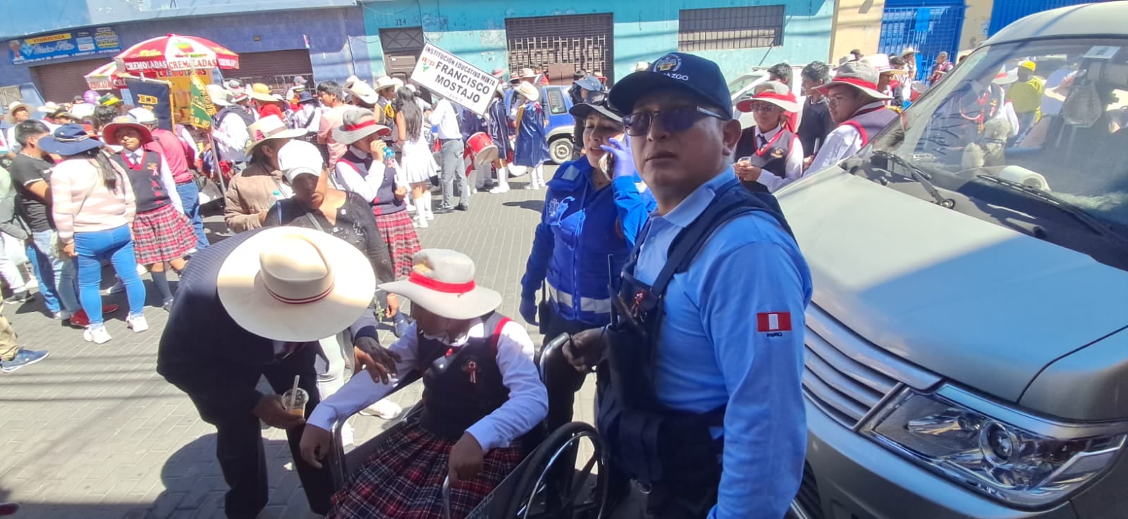 Arequipa: 100 estudiantes se descompensaron en desfile Campeón de Campeones