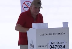 Rafael López Aliaga emite su voto en medio del respaldo de simpatizantes en San Isidro