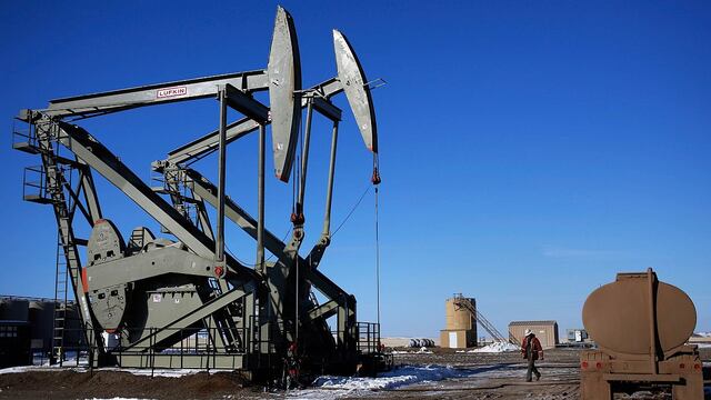 Precios del petróleo alcanzan máximos al rozar los US$ 120 el barril tras reducirse la oferta