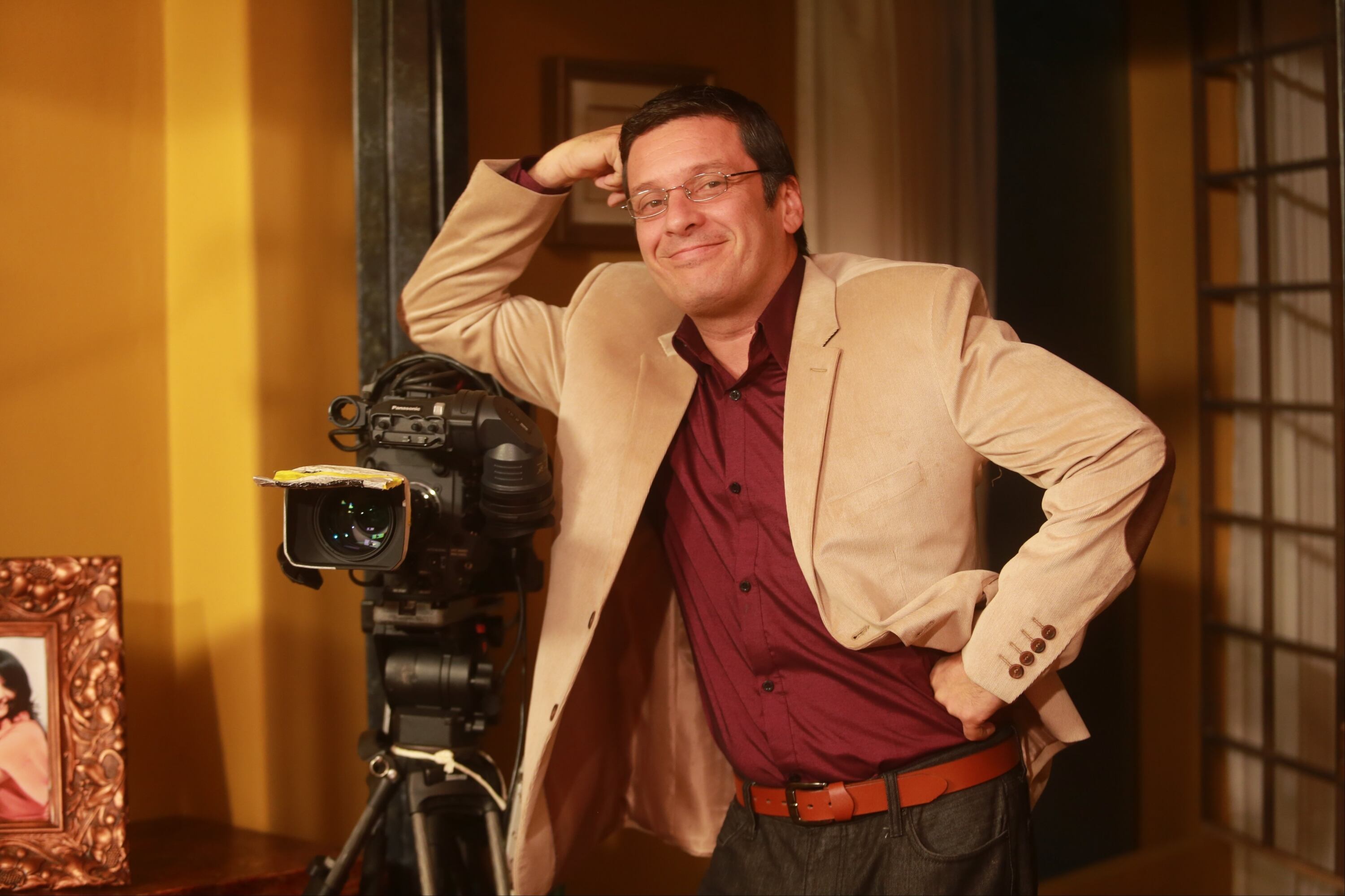 Actor de TV y teatro.